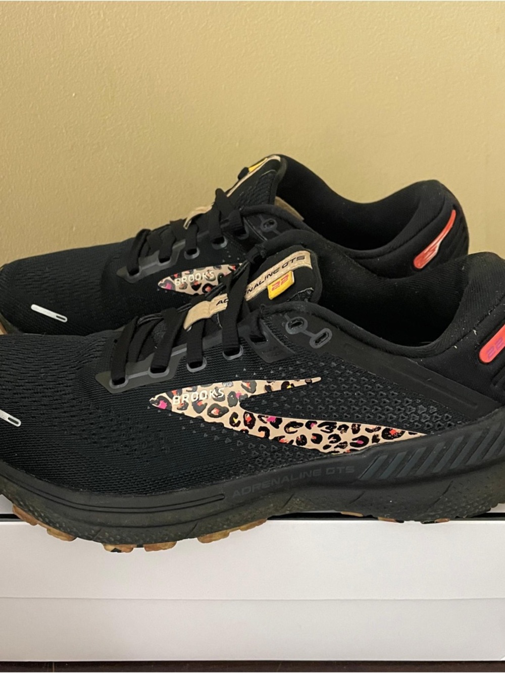 Brooks Adrenaline GTS 22
Womens Running Shoes
Black Leopard Print
1203531B097 8